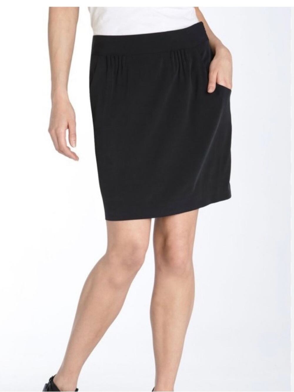 Theory Dabney Skirt SIze 4 Black Stretch Silk Blend Lined Mini Wardrobe Basics